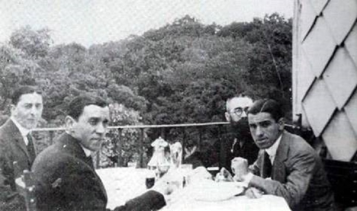 Pérez de Ayala, Valle-Inclán y Juan Belmont comiendo