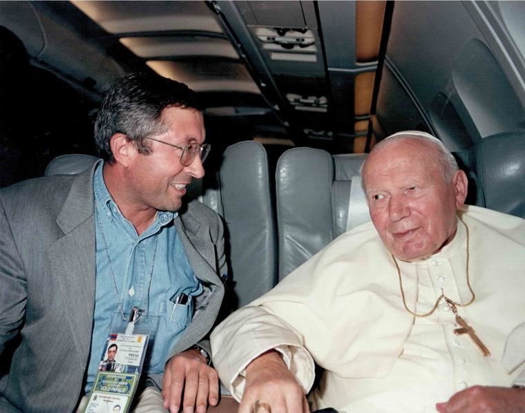 Con Juan Pablo II en el vuelo Yerevan-Roma 
