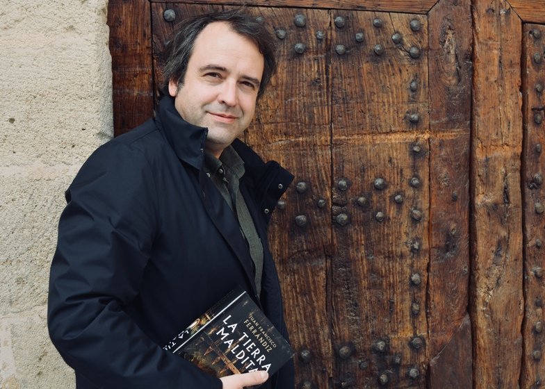Entrevista a Juan Francisco Ferrándiz: “Me encanta adentrarme en el laberinto de la historia”
