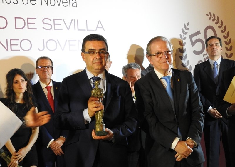 Francisco Robles gana el L Premio de Novela Ateneo de Sevilla con \'El último señorito\'