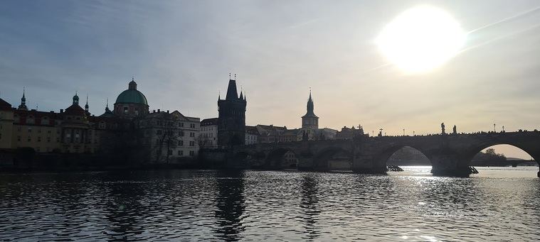 Puente de Carlos desde el Moldava