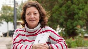 Entrevista a la poeta salmantina Ángela Serna: "Aprendo a mirar escribiendo y que lo que escribo me ayuda a entender y a entenderme mejor"