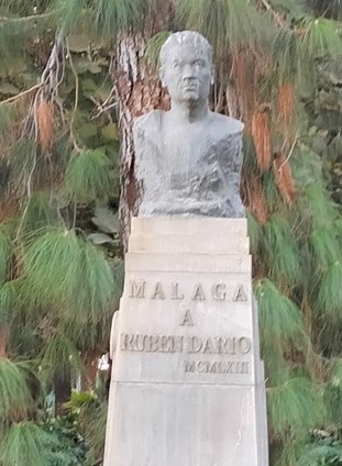 Busto de Rubén Darío en el Parque de Málaga