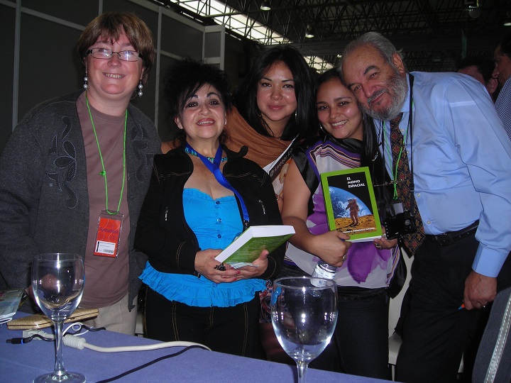 Fernando L. Rodríguez Jiménez y unas cuantas lectoras de sus libros, incluida la autora de este texto