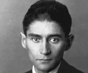 KAFKA: DOS ENTRADAS EN LA CONSTRUCCIÓN