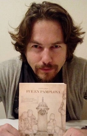 Ignacio Amigó con su libro 'Fue en Pamplona'