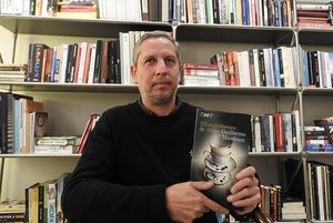 El escritor argentino Guillermo Martínez refleja en “Los crímenes de Alicia” la obsesión de Lewis Carroll por los menores