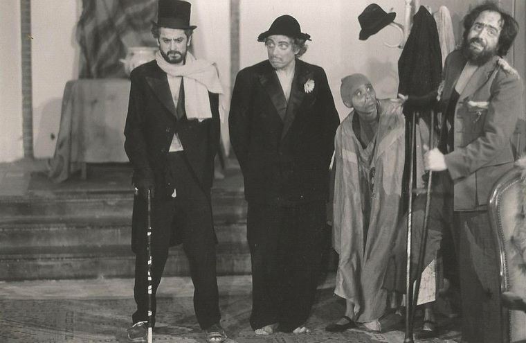 Nuevo Teatro Los Comediantes, Holanda, circa 1988, de izquierda a derecha Antonio Reynaldos, Jaap Remerswal, Priscilla Gac-Artigas, Gustavo Gac-Artigas en “La orgía” de Enrique Buenaventura.