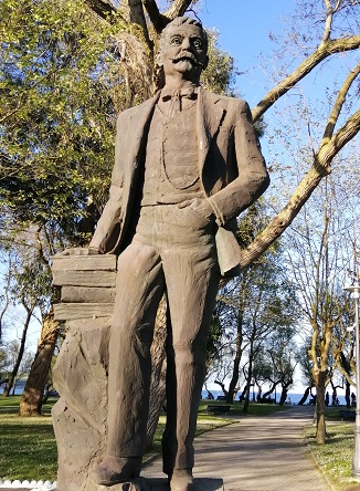 Monumento a Galdós en Santander