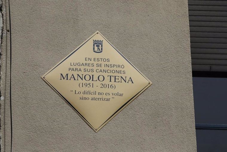 Placa homenaje a Manolo Tena