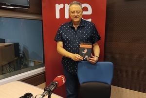 Entrevista a Luis Leante: “Al escribir ‘Academia Europa’ yo veía minotauros por todas partes, toros blancos que raptaban a princesas, metamorfosis, cavernas; era algo obsesivo