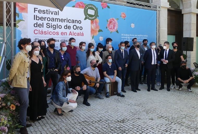 Personalidades políticas, autores y actores en la presentación del Festival Iberoamericano del Siglo de Oro