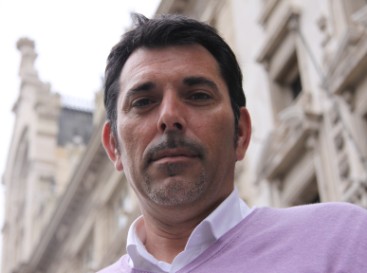 Víctor del Árbol publica el 13 de mayo su nuevo thriller, “Un millón de gotas”