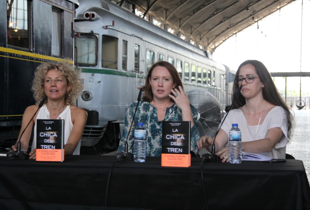 La escritora británica Paula Hawkins presenta en Madrid “La chica del tren”