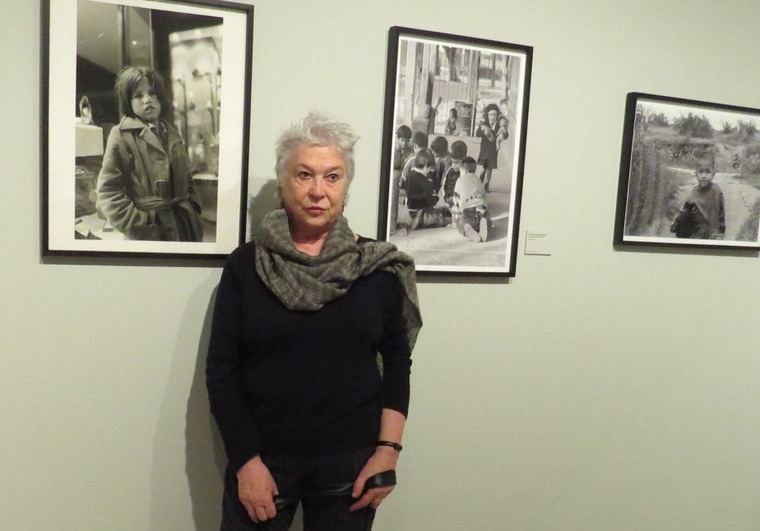 La fotógrafa chilena Paz Errázuriz, en la Fundación MAPFRE, ante su obra