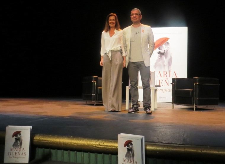 María Dueñas con Juan Ramón Lucas en el Teatro del Circulo de Bellas Artes de Madrid