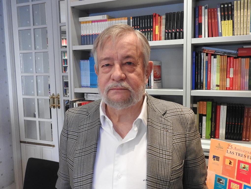 Entrevista a José María Guelbenzu, autor de “Los poderosos lo quieren todo”
