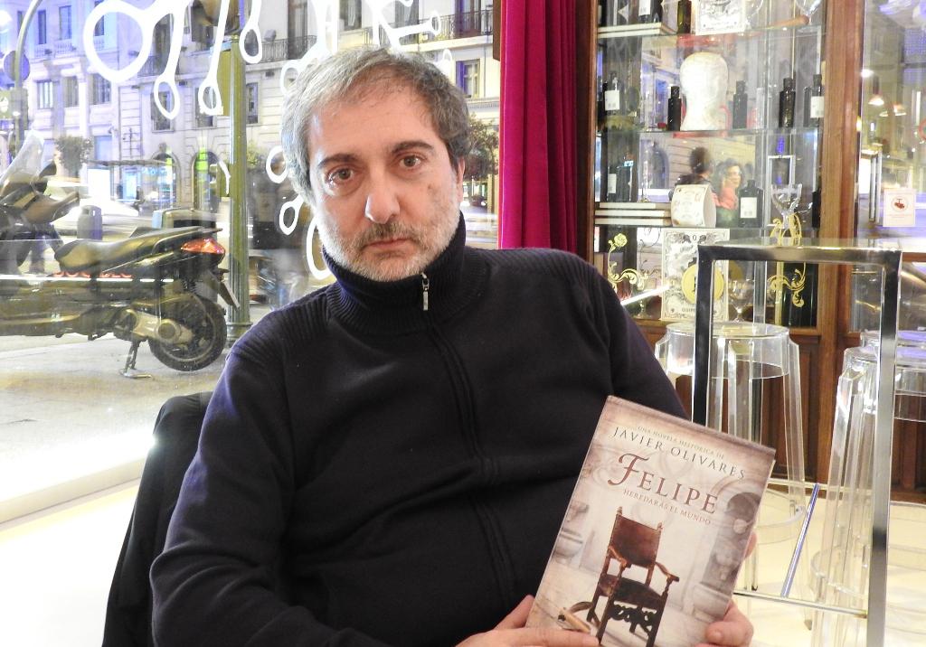 Entrevista a Javier Olivares, autor de “Felipe. Heredarás el mundo”