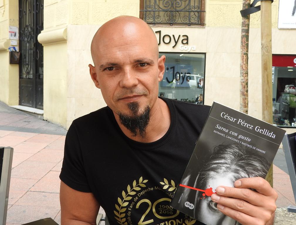 Entrevista a César Pérez Gellida, autor de “Sarna con gusto”