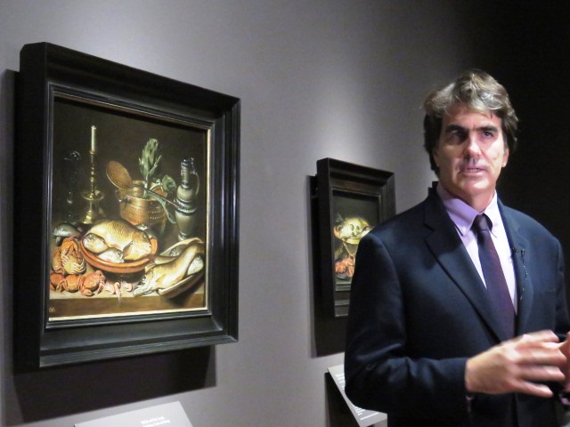 El comisario de la exposición Alejandro Vergara, Jefe de Conservación de Pintura Flamenca y Escuelas del Norte del Museo del Prado, atendiendo a los medios de prensa