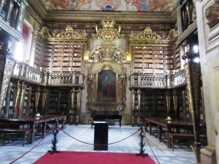 La Biblioteca Joanina es un conjunto de rara belleza y alto nivel artístico