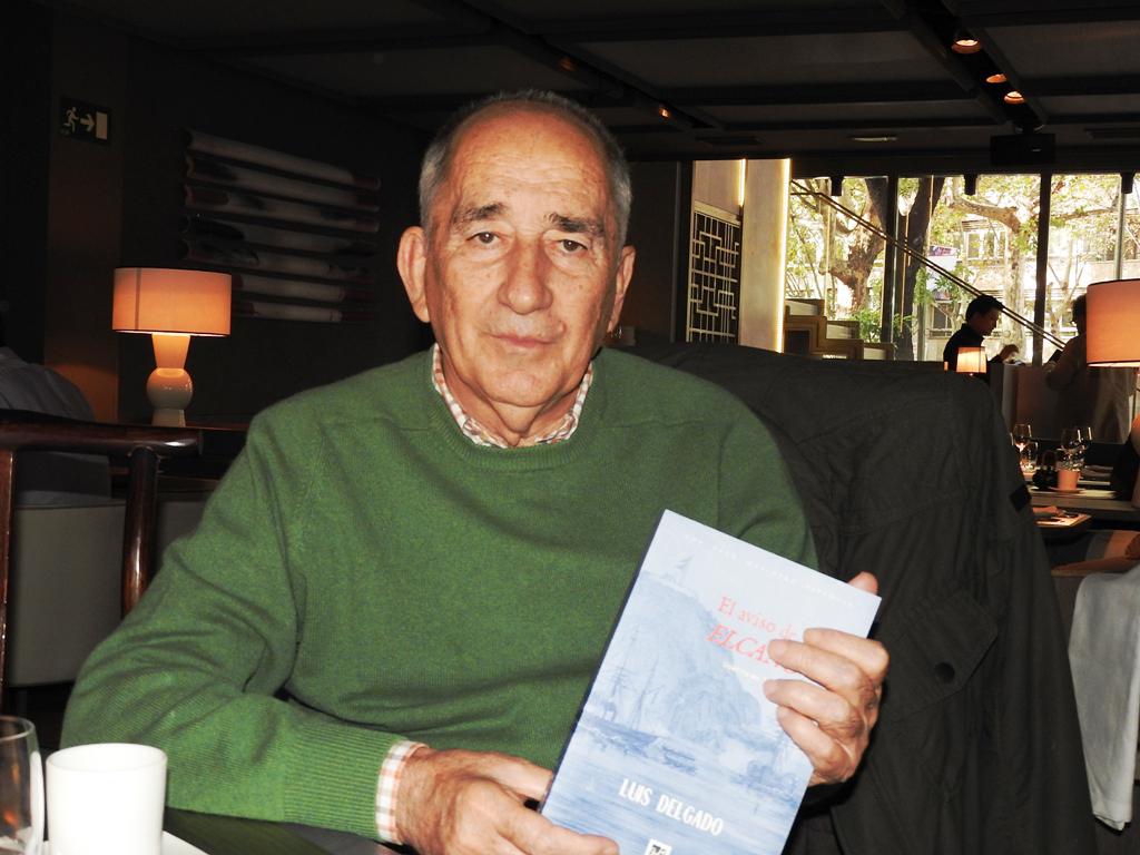 El escritor murciano Luis Delgado presenta su novela “El aviso de vapor Elcano”
