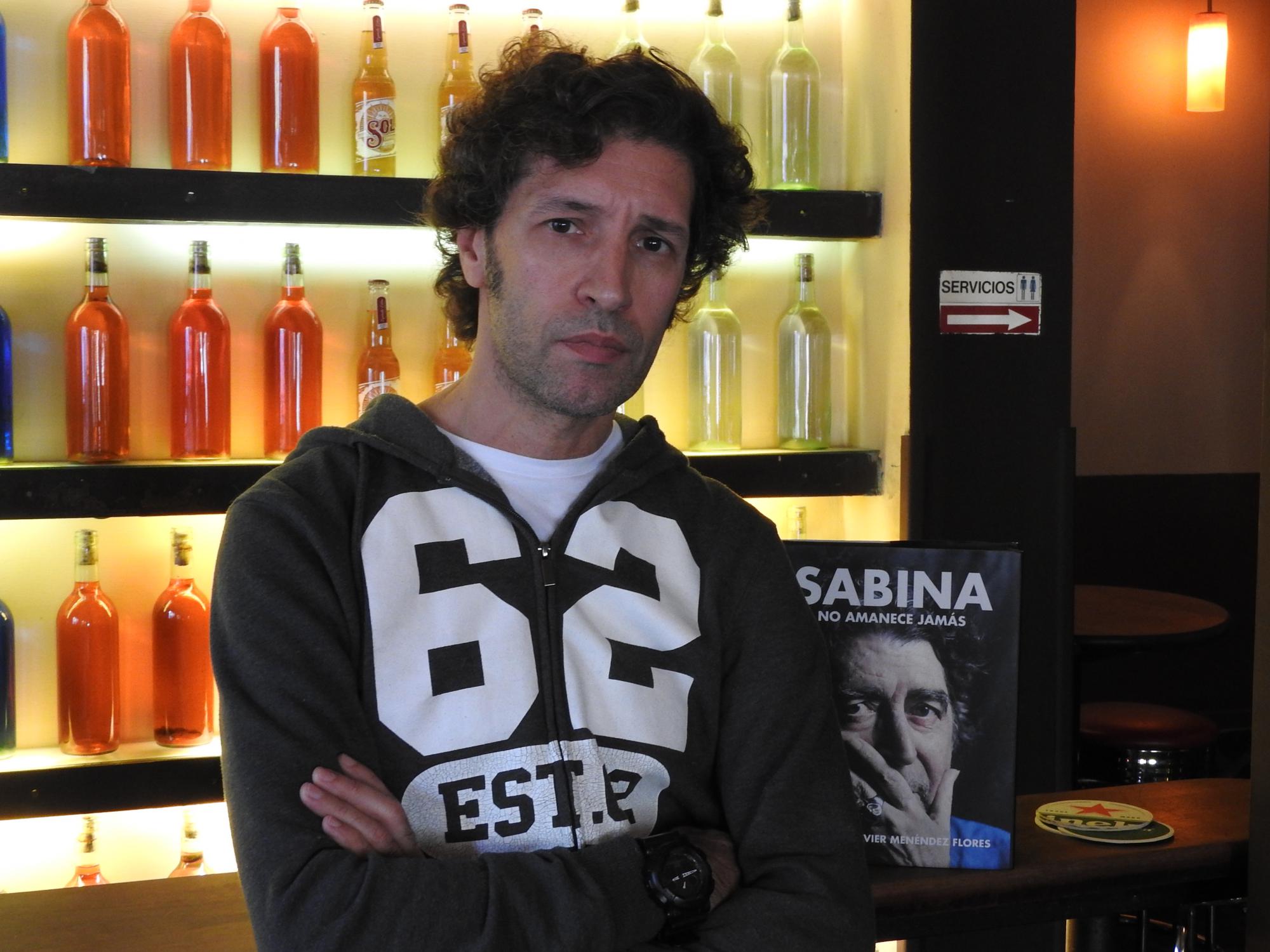 Entrevista a Javier Menéndez Flores, autor de “Sabina. No amanece jamás”