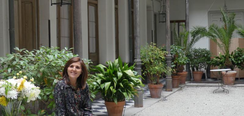 María Montesinos en el Patio de la Fundación Fernando de Castro