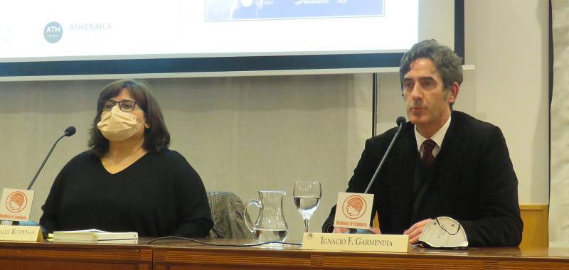 Soledad González Ródenas, autora de la edición e Ignacio F. Garmendia, editor